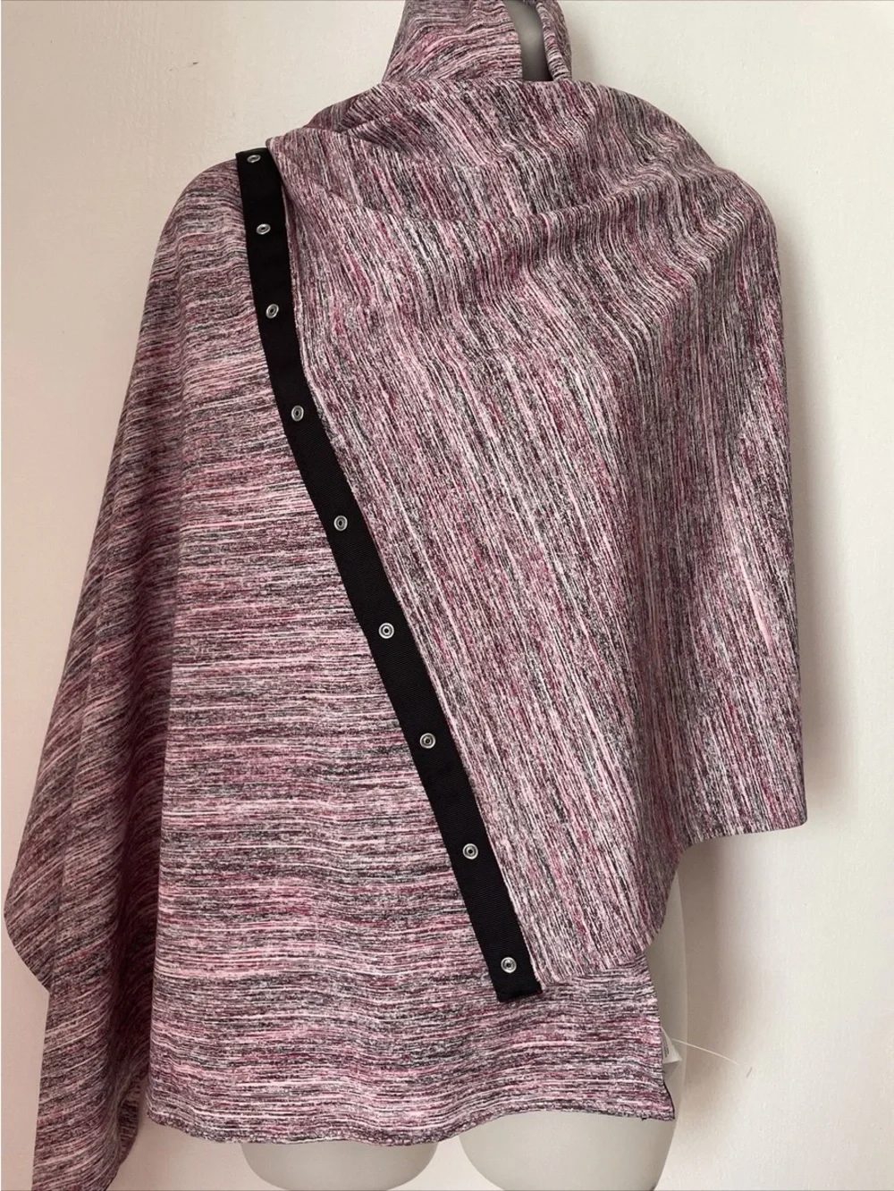 Lululemon Women's Pink Heather Snap-Trim Scarf